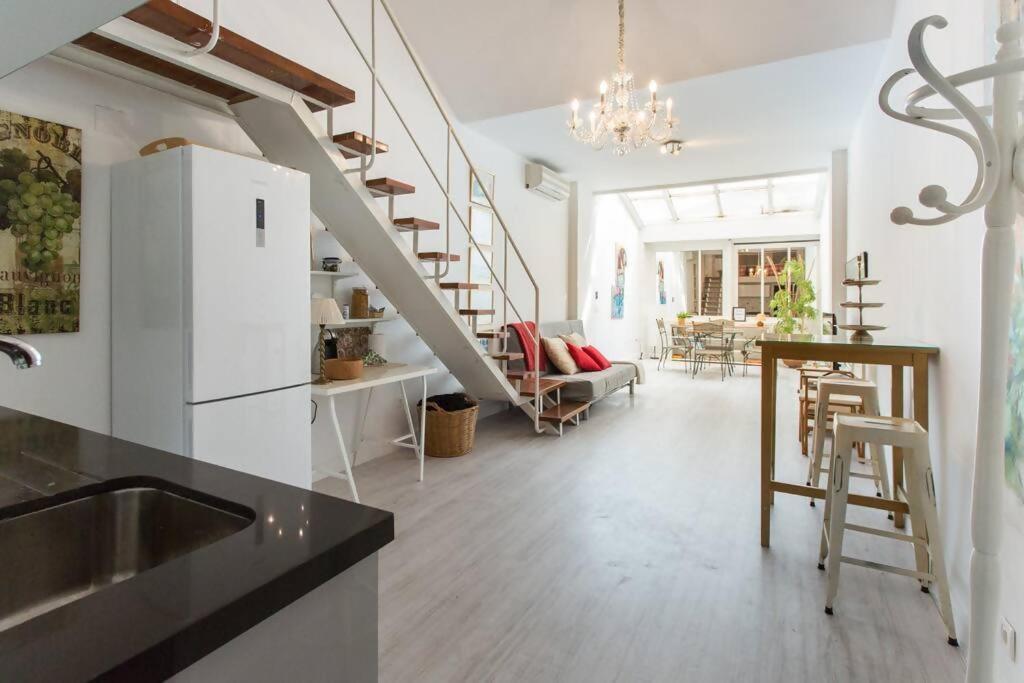 Duplex Center Parking Netflix Amazon Video Leilighet Sevilla Eksteriør bilde